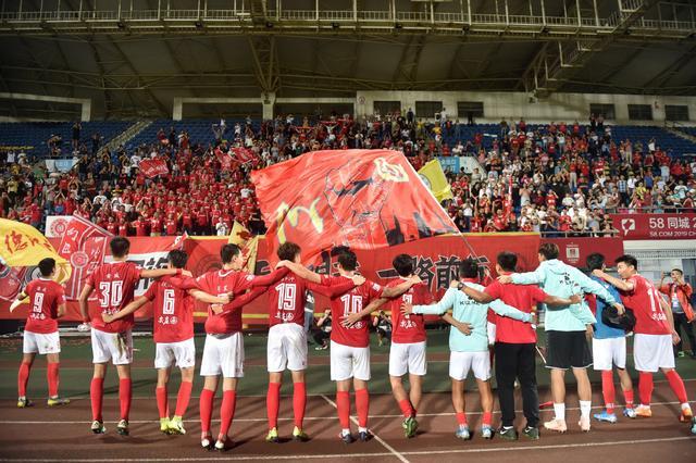 马卡：与中东和俄罗斯不同，美资正在通过收购改变欧洲足球