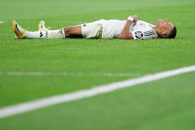 足球亚洲杯官方宣布采用新技术球衣，轻至68克