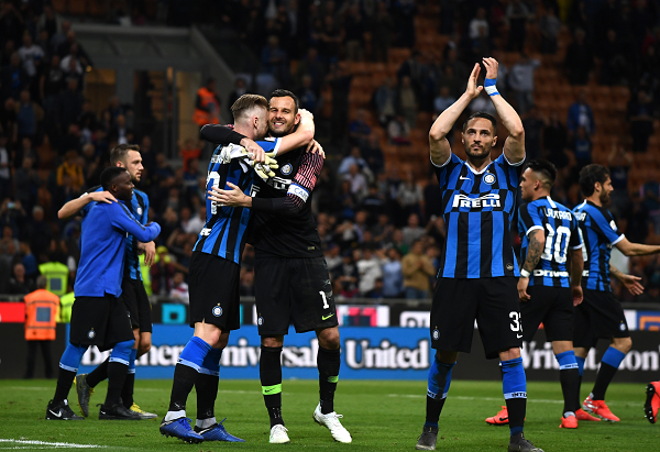 拜仁莱万梅开二度战胜门兴