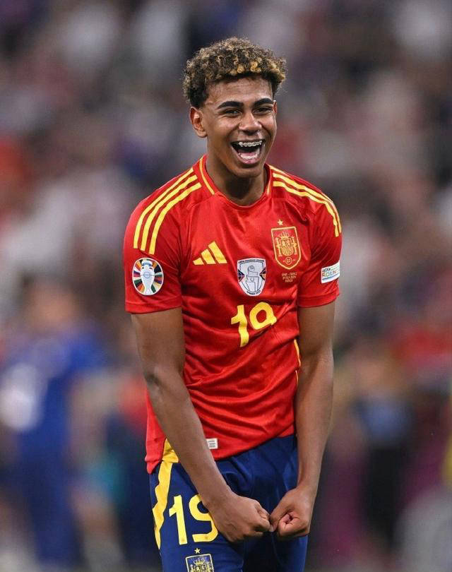 曼联教练席对西汉姆的愤怒反应意味深长