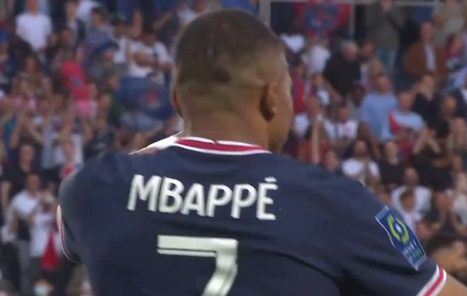 足球裁判规则误区解析（足球裁判规则常见误区解读）