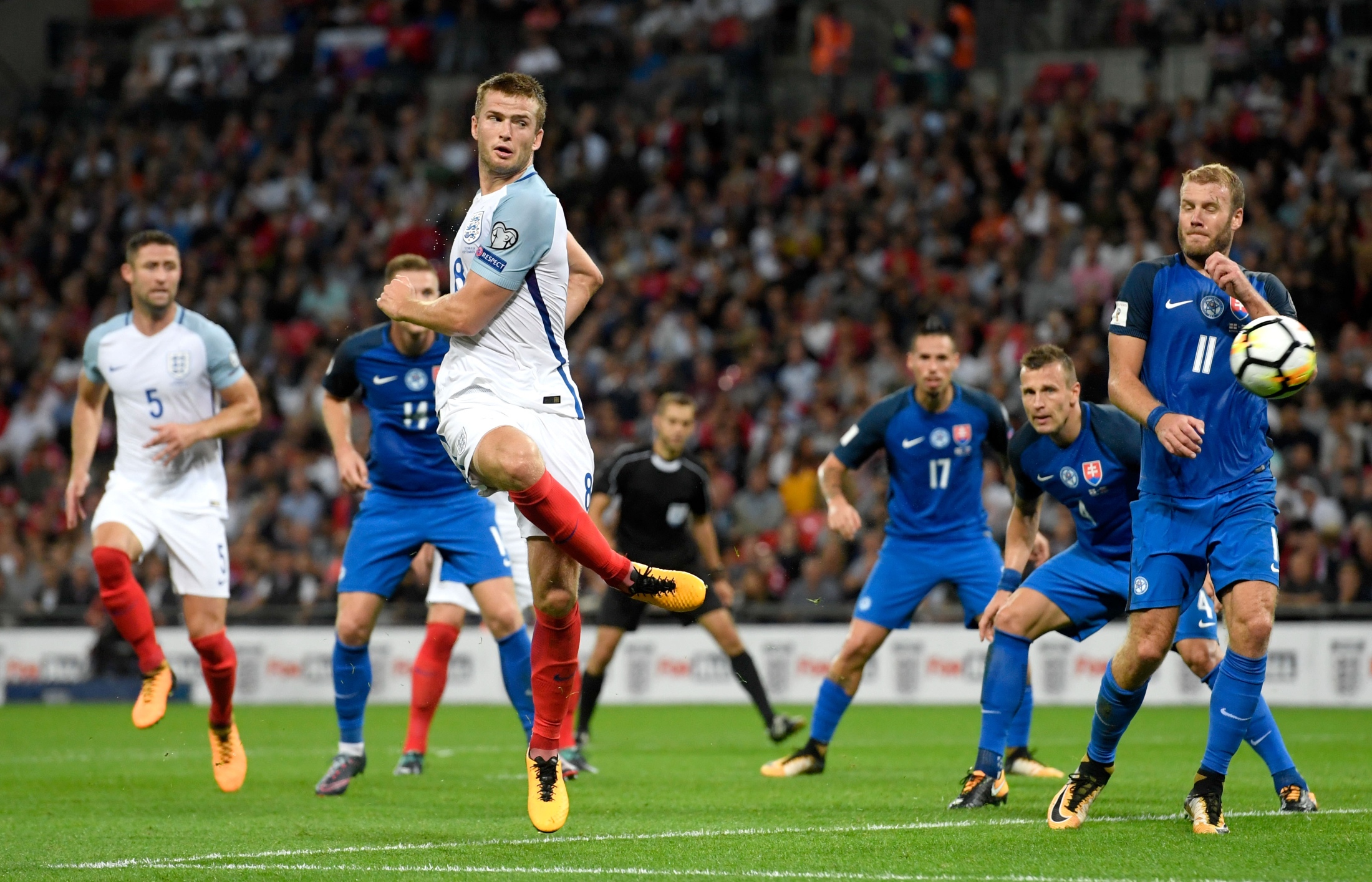 利物浦冬窗瞄准弗拉霍维奇，报价2000万欧元求购尤文前锋（利物浦冬窗锁定弗拉霍维奇，开出2000万欧求购尤文射手）