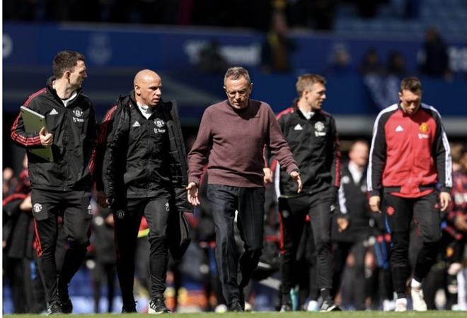 跨界联动！巴恩斯穿阿森纳球衣到场：阿尔特塔，真正的顶级（跨界合体！巴恩斯穿阿森纳球衣现身：阿尔特塔当之无愧的顶级）