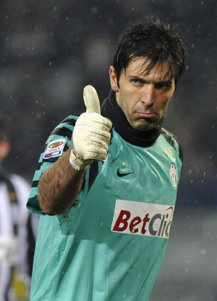 来者不善，柔佛新山马来超9场全胜，打入48球仅丢3球