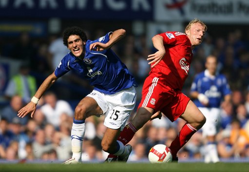 我懂用户晒视频：疑似泰山球迷看亚冠试图进入国安看台未果