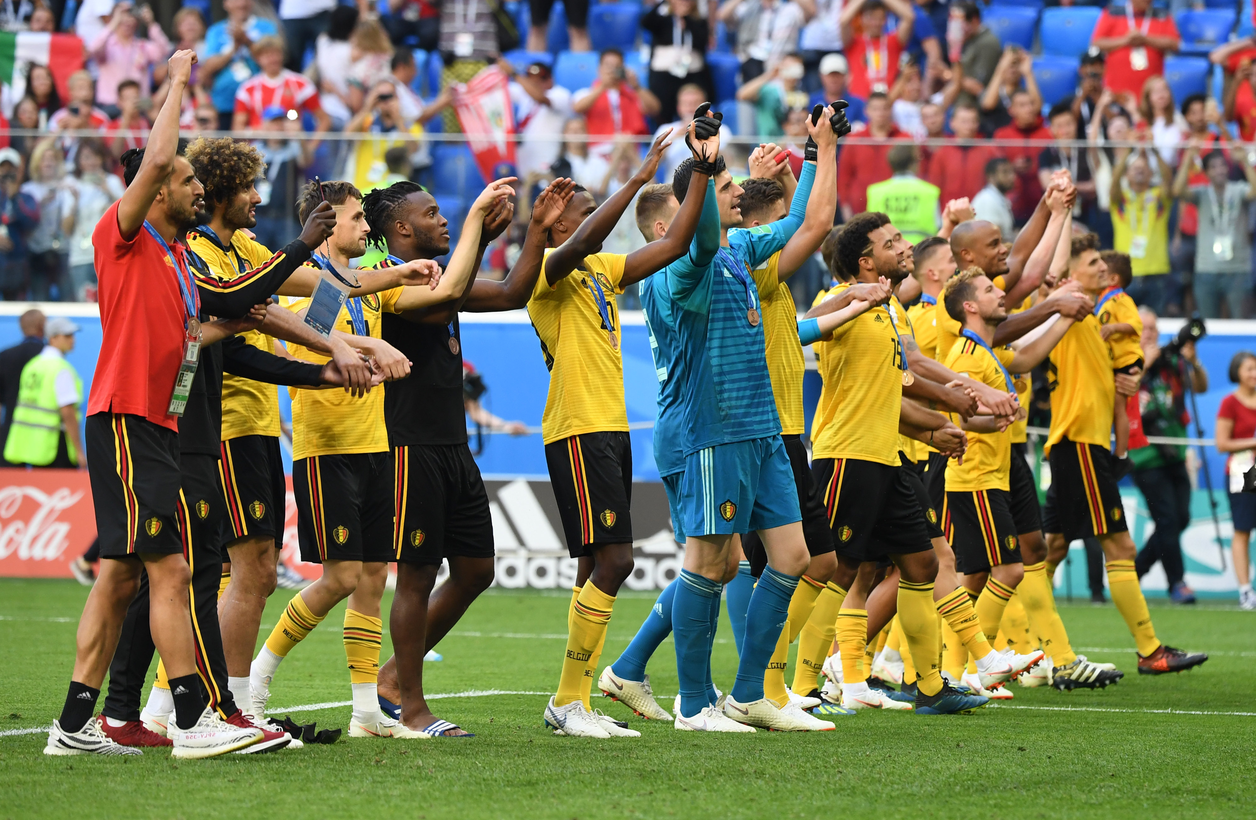 每体：巴萨内部对亚马尔每次客场都成为“头号公敌”感到担忧