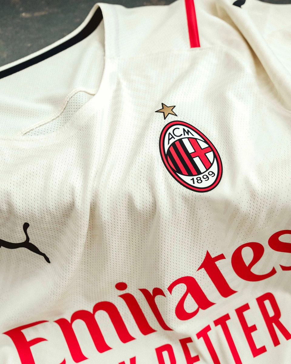 略伦特：很高兴保持不败战绩，和这些优秀球员并肩作战很轻松（略伦特：为不败延续感到欣喜，与顶尖队友并肩作战轻松自如）